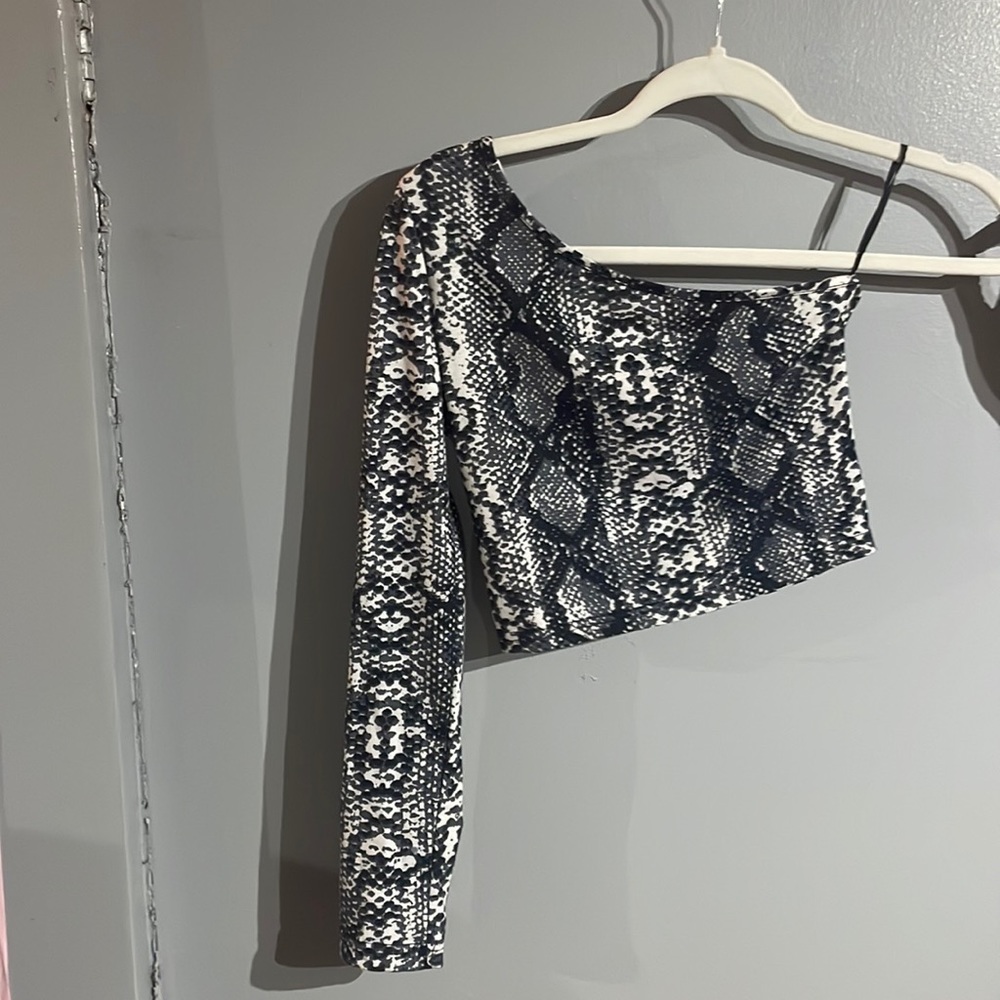 Cute crop top!